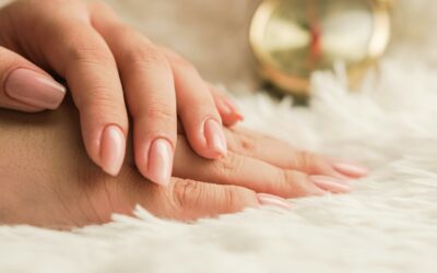 Jak wzmocnić paznokcie? Domowe sposoby na rozdwajające się i łamliwe paznokcie